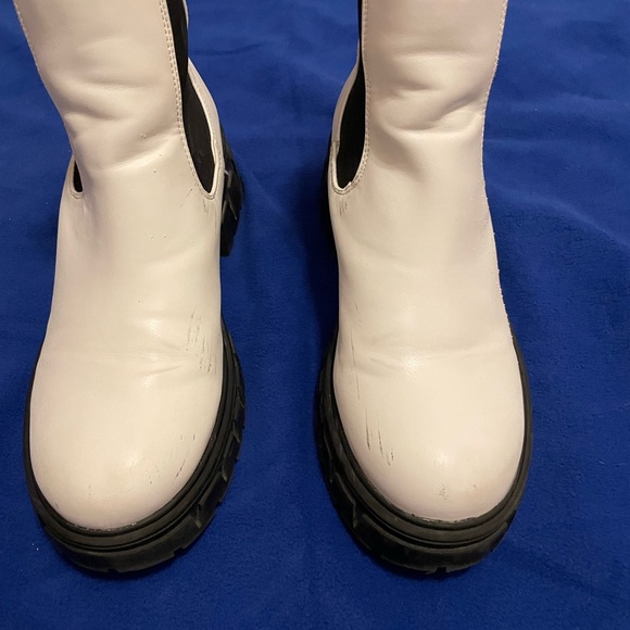 Forever 21 White Chelsea Boots!! Size 8 - Picture 3 of 7